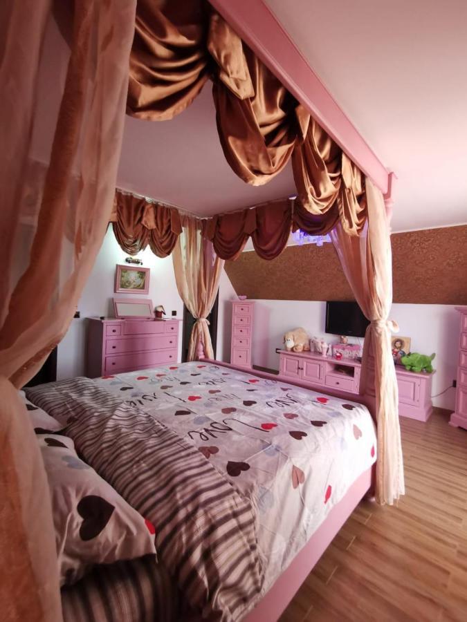 Vila De Vacanta Curtea de Argeş Esterno foto