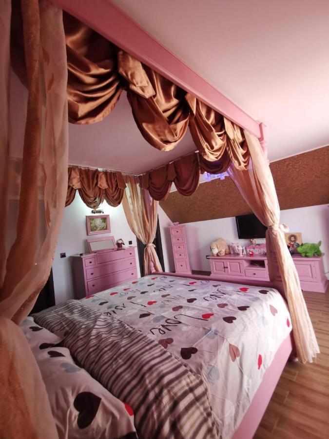 Vila De Vacanta Curtea de Argeş Esterno foto